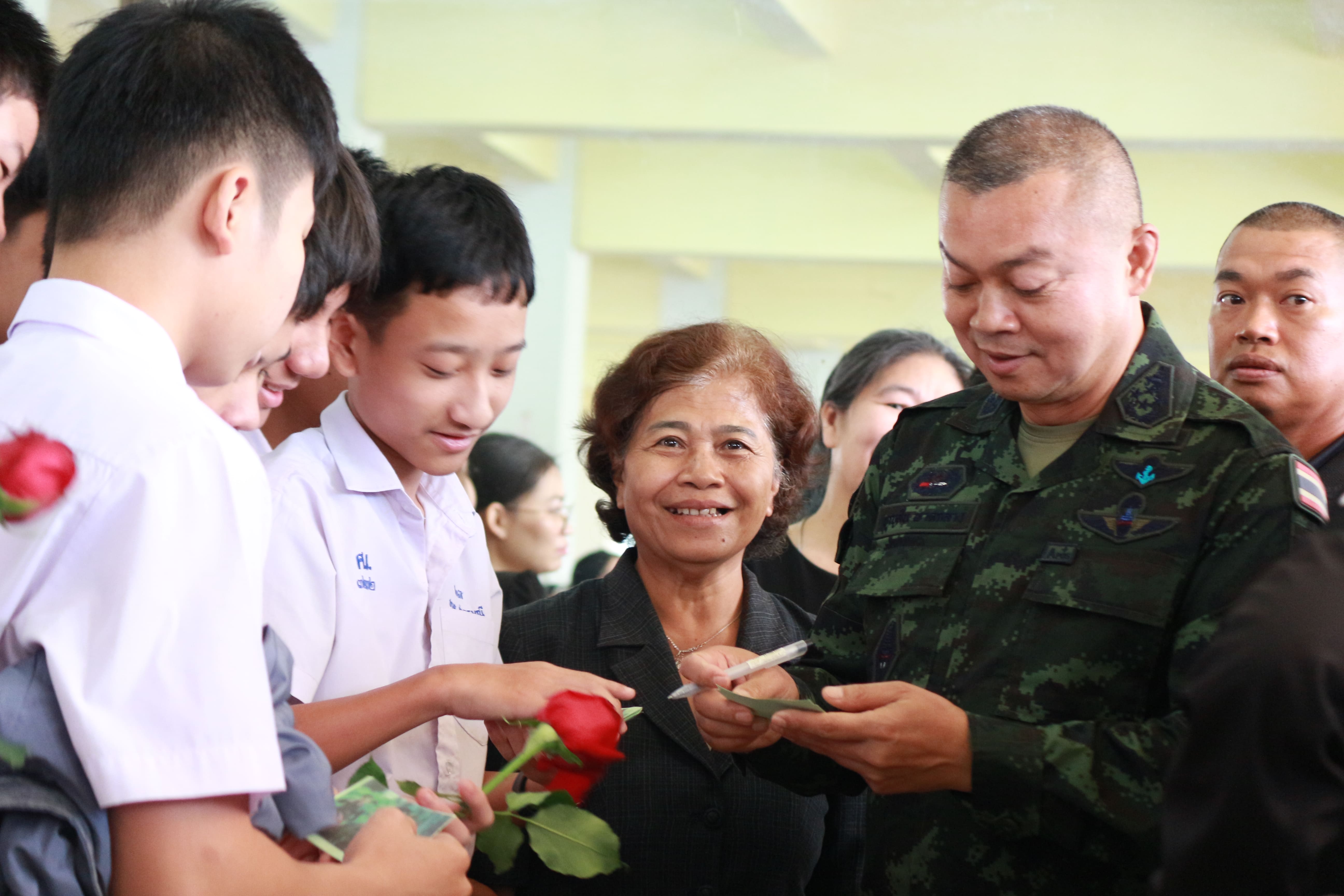 น่านปลุกพลังรักชาติ สตรีศรีน่านผนึกกำลัง มทบ.๓๘ จัดกิจกรรม "รู้รักสามัคคี เพื่อธำรงแผ่นดินไทย" ส่งต่อความภาคภูมิใจสู่เยาวชน