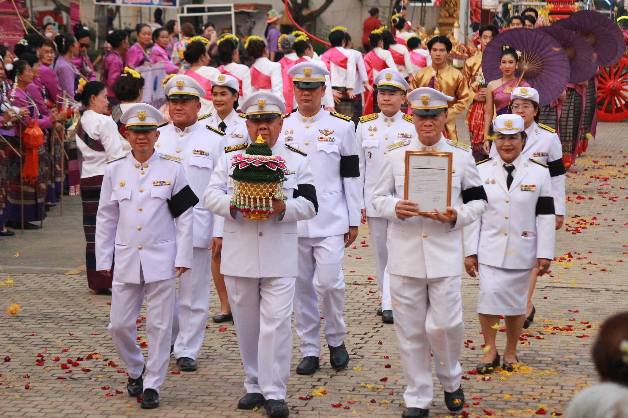 เทศบาลเมืองน่าน จัดขบวนแห่น้ำสรงพระราชทาน สมเด็จพระกนิษฐาธิราชเจ้า กรมสมเด็จพระเทพรัตนราชสุดา ฯ สยามบรมราชกุมารี เพื่อนำไปสรงน้ำพระเจ้าทองทิพย์ เนื่องในวันสงกรานต์ ประจำปี 2569