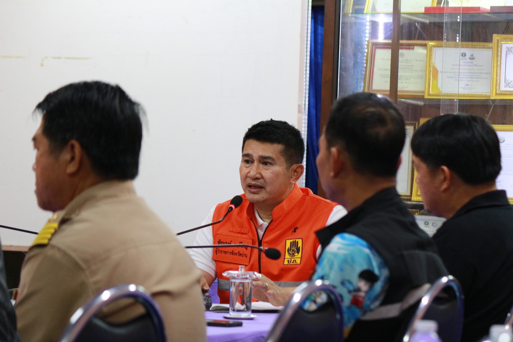 ผู้ว่าราชการจังหวัดน่าน ติดตามสถานการณ์ไฟป่า เขตอำเภอเมืองน่าน กำหนด 3 มาตรการเข้ม ป้องกันการเผาป่า