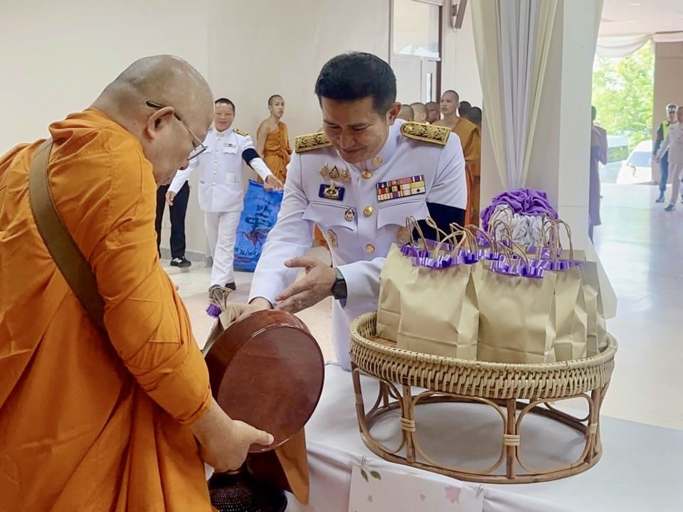 จังหวัดน่าน จัดพิธีทำบุญตักบาตรเพื่อถวายเป็นพระราชกุศล เนื่องในโอกาสวันเฉลิมพระชนมพรรษา 4 รอบ สมเด็จพระนางเจ้าฯ พระบรมราชินี 3 มิถุนายน 2569